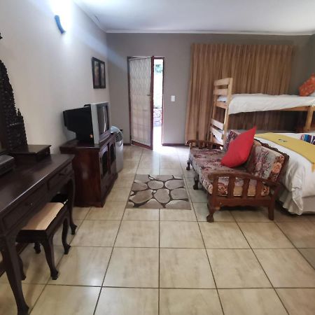 Sun Deck Lodge Hartbeespoort Luaran gambar