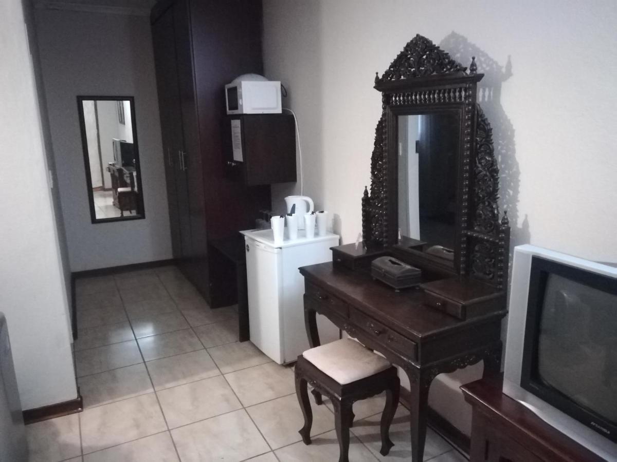 Sun Deck Lodge Hartbeespoort Luaran gambar