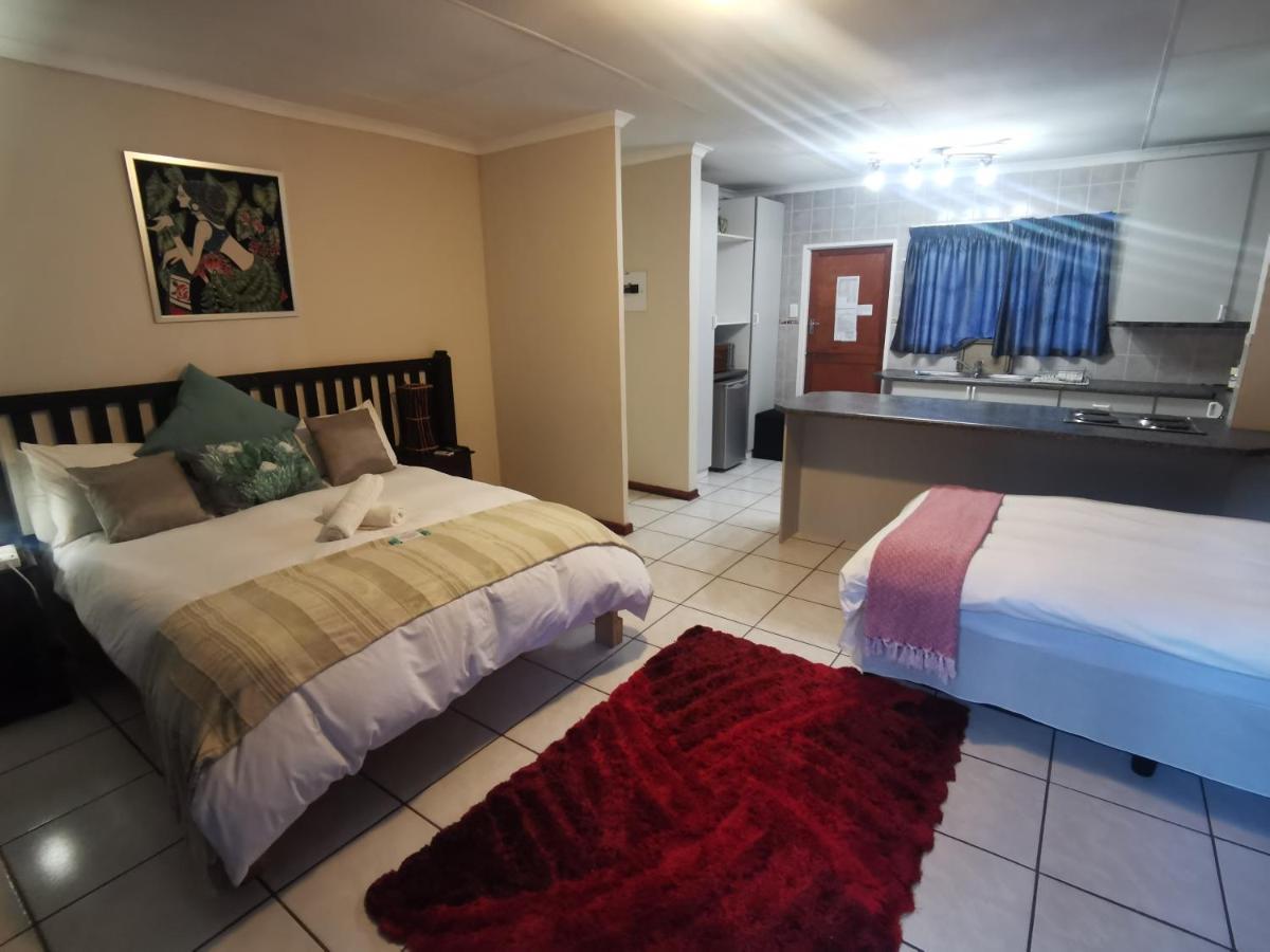 Sun Deck Lodge Hartbeespoort Luaran gambar