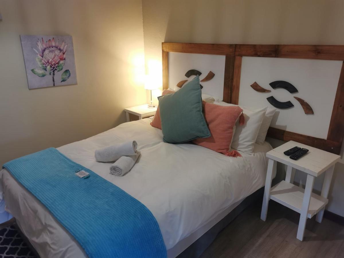 Sun Deck Lodge Hartbeespoort Luaran gambar