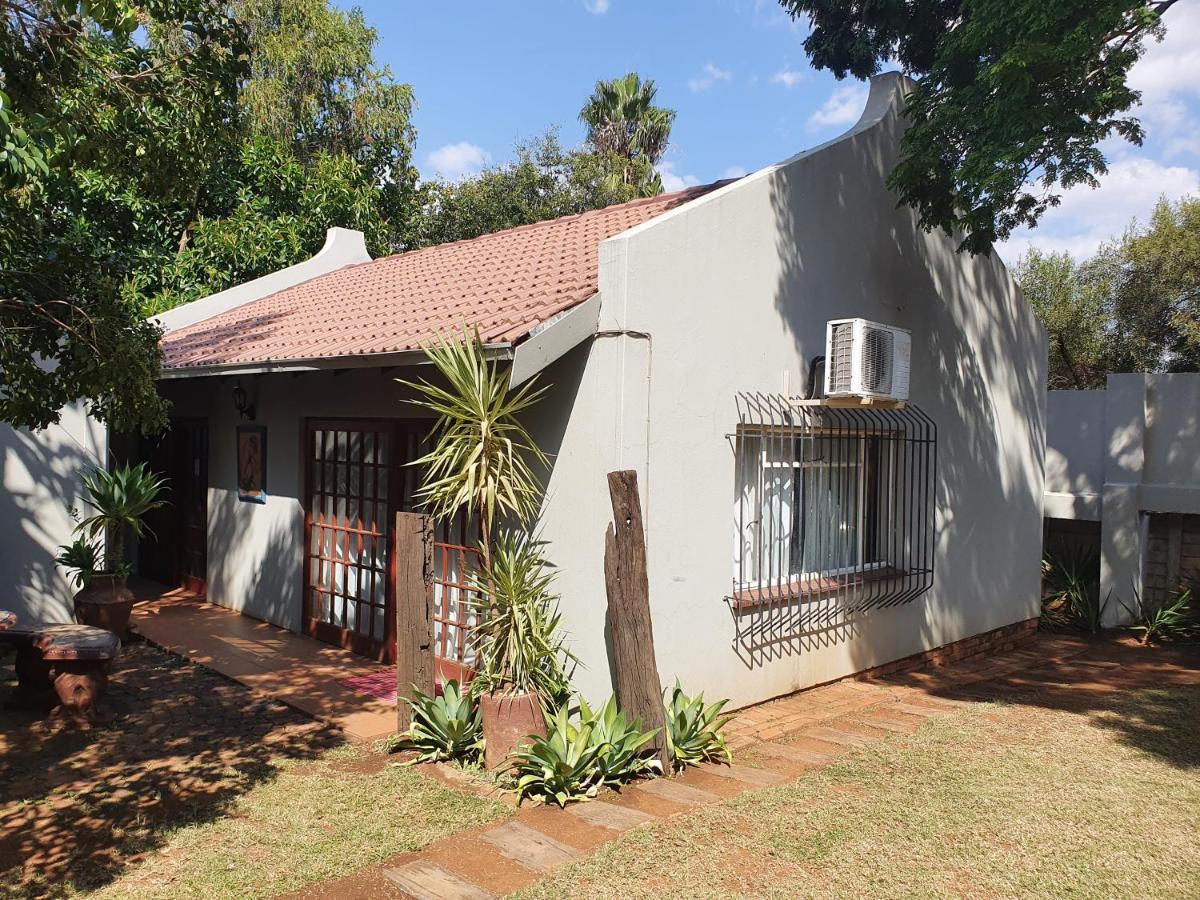 Sun Deck Lodge Hartbeespoort Luaran gambar