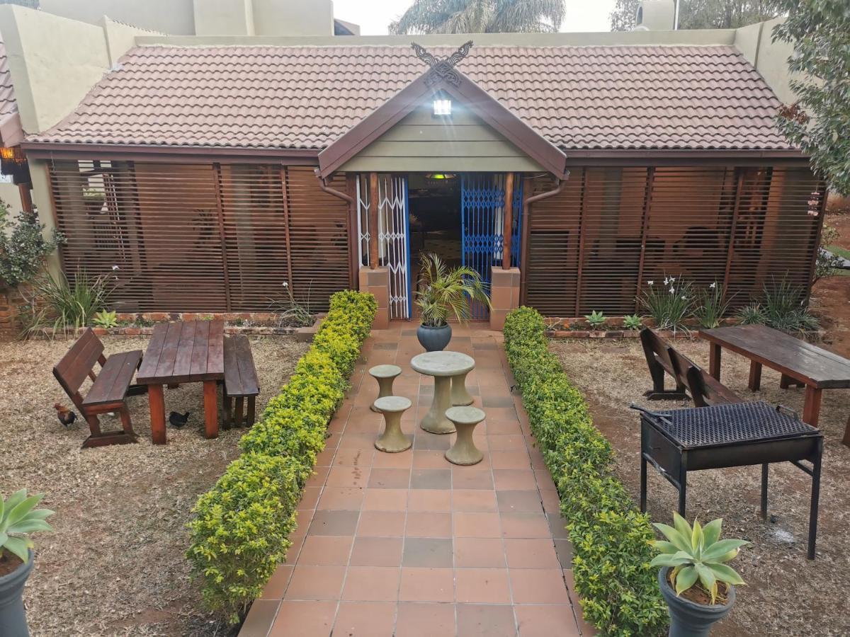 Sun Deck Lodge Hartbeespoort Luaran gambar