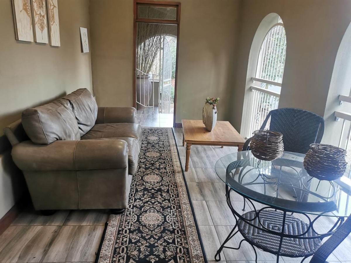 Sun Deck Lodge Hartbeespoort Luaran gambar