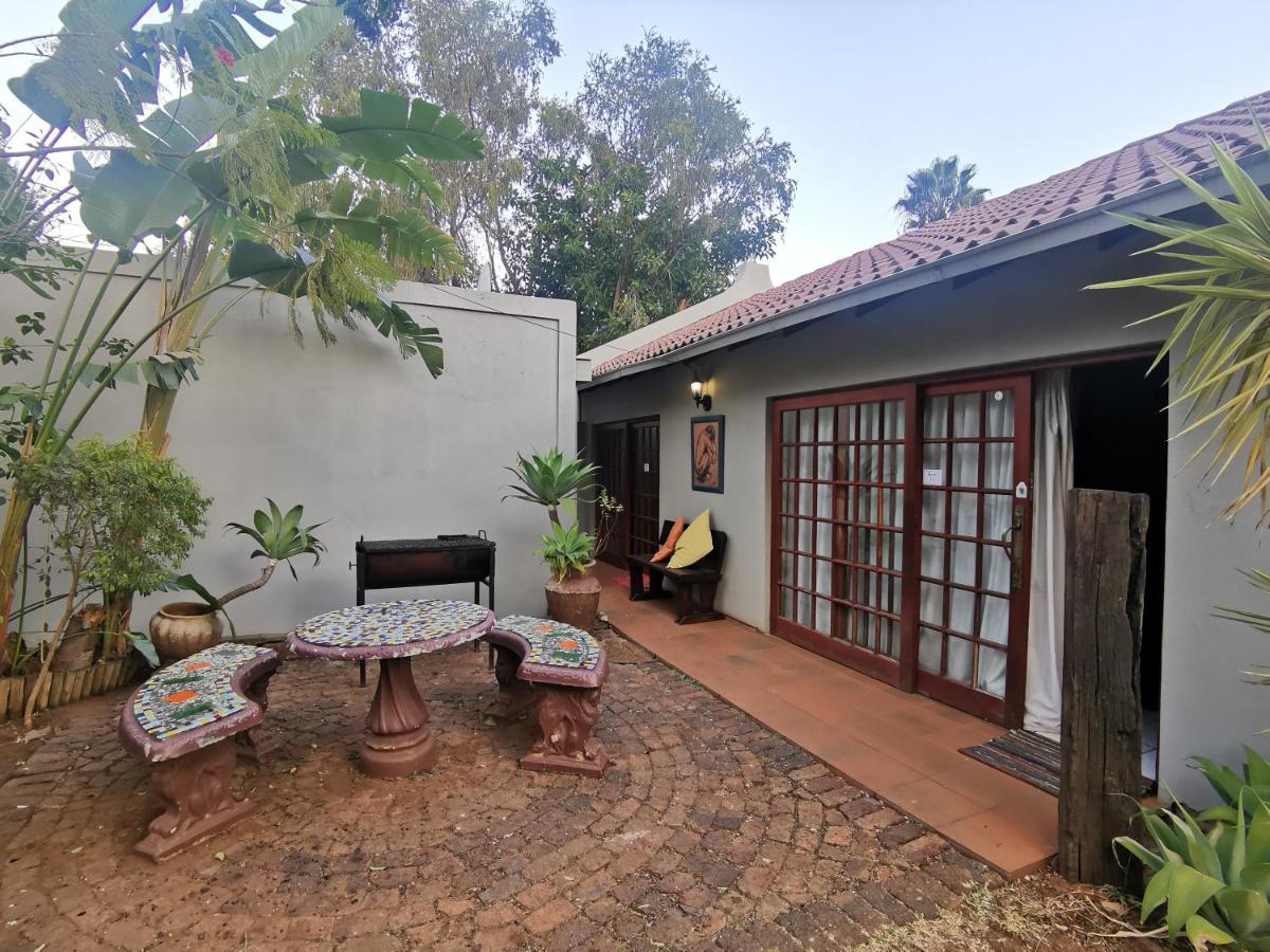 Sun Deck Lodge Hartbeespoort Luaran gambar