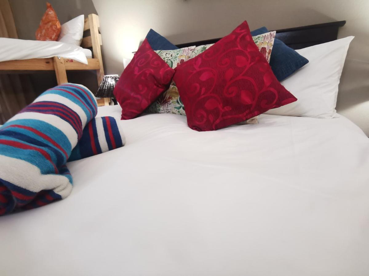 Sun Deck Lodge Hartbeespoort Luaran gambar
