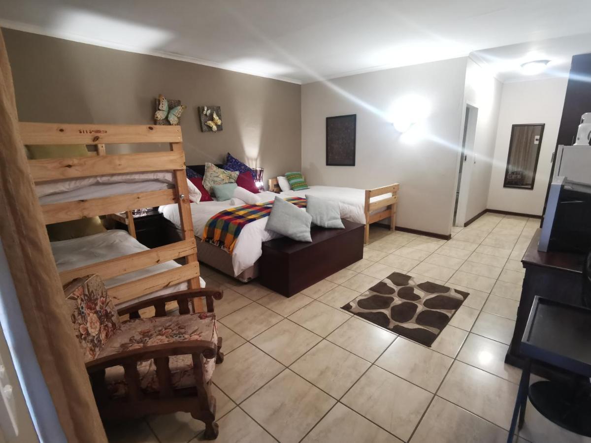 Sun Deck Lodge Hartbeespoort Luaran gambar